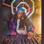 Shonna Gillis (@showshonna)