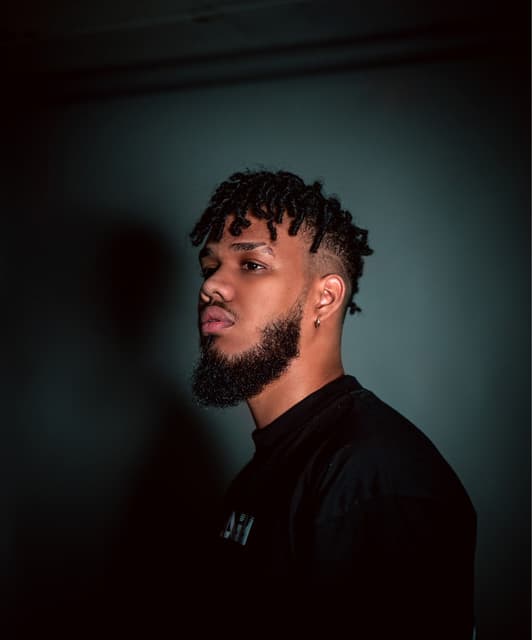 Abelito en la guitarra