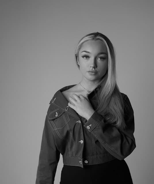 Amber T