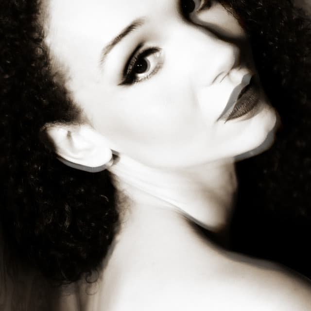 Cleo Simone