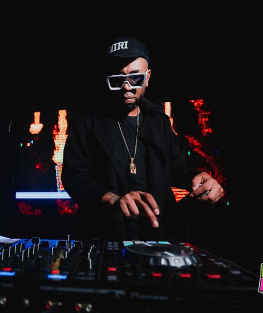 DJ Kelvin El Sacamostro