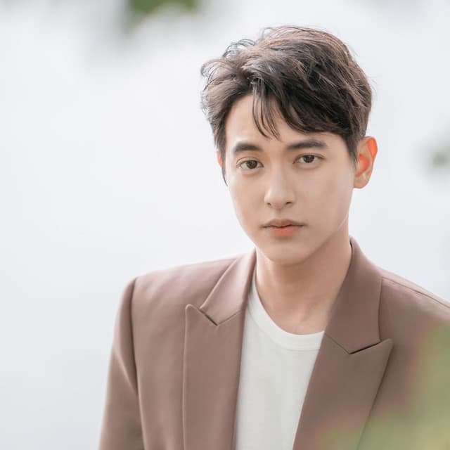 เจมส์ จิรายุ