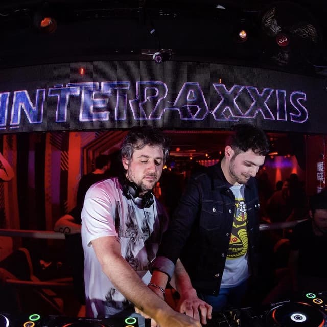 Interaxxis