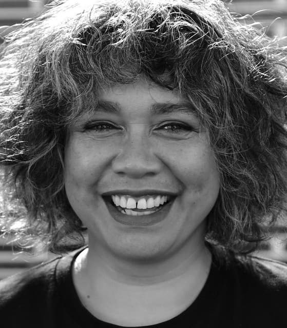 Lisa Tomlins