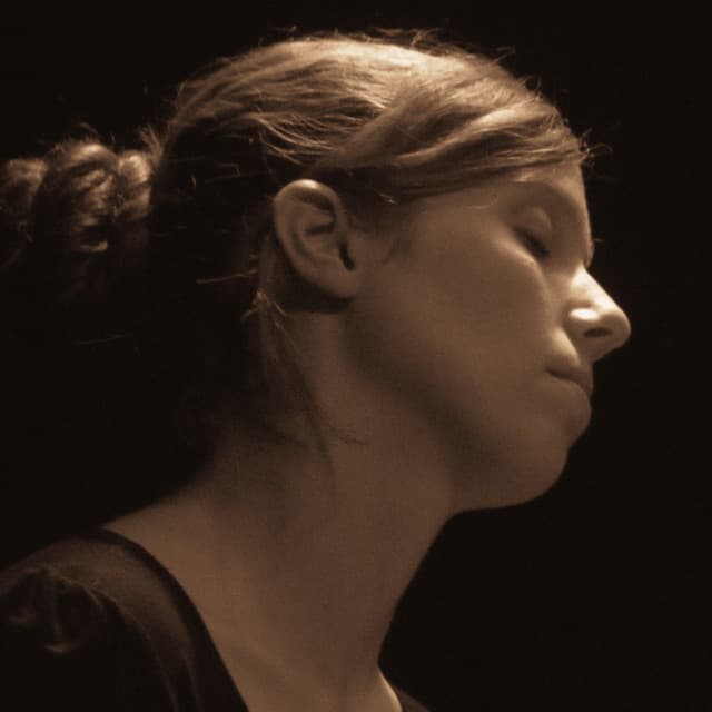 Nora Em