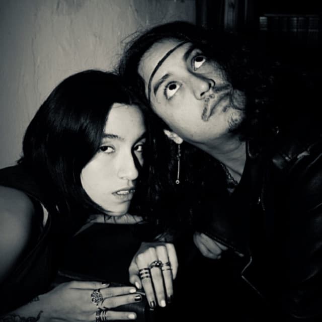 SASHA & QAYA