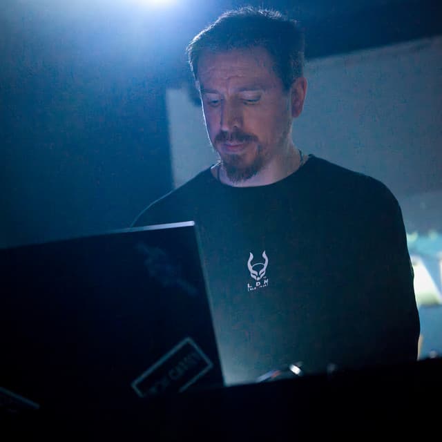 Simon Carter