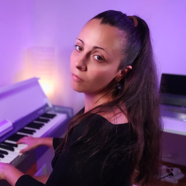 Thais Araya