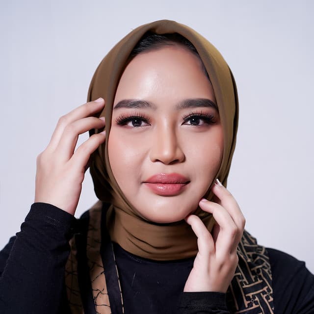 Tya Subiakto
