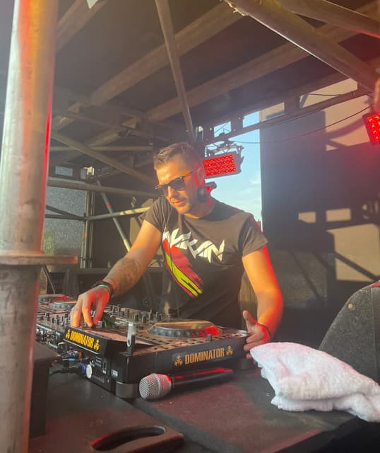 Wakan DJ