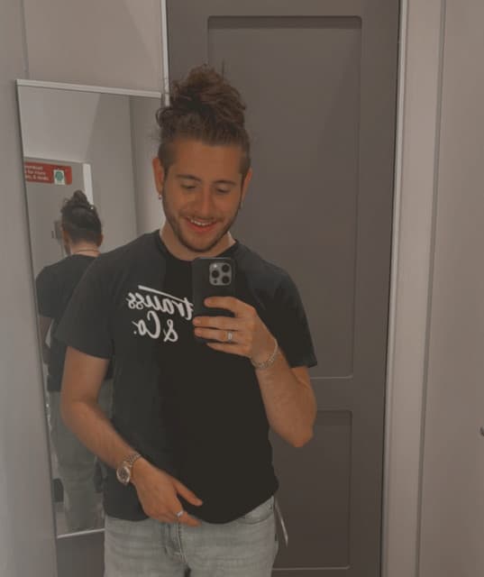 WyhteOut