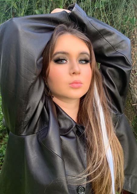 Yael V